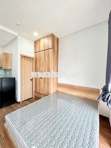 TRỐNG SẴN PHÒNG FULL NỘI THẤT BAN CÔNG RỘNG NGAY FPT