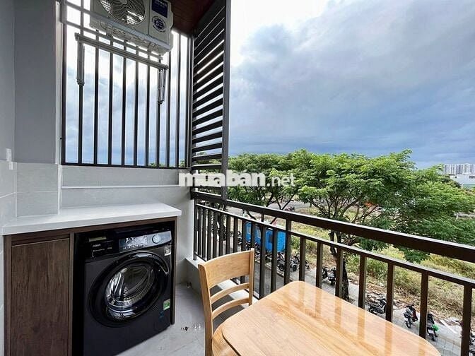 TRỐNG SẴN PHÒNG FULL NỘI THẤT BAN CÔNG RỘNG NGAY FPT