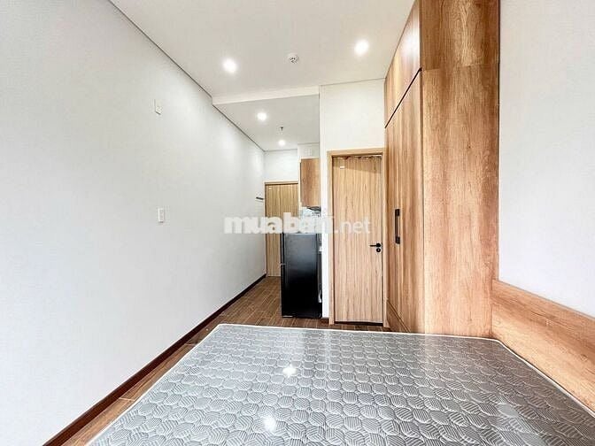 TRỐNG SẴN PHÒNG FULL NỘI THẤT BAN CÔNG RỘNG NGAY FPT