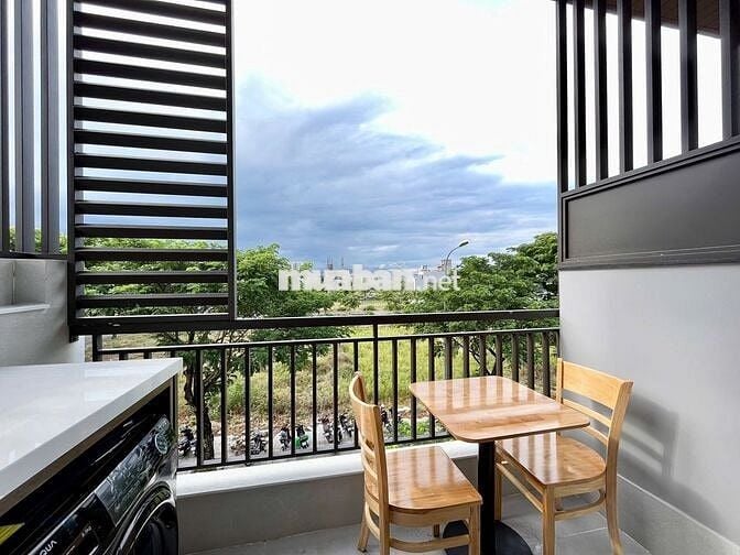 TRỐNG SẴN PHÒNG FULL NỘI THẤT BAN CÔNG RỘNG NGAY FPT