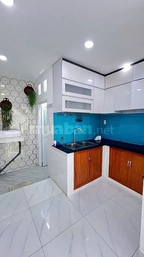 Nhà ngay Trường Sa - Quận 3 DT 55m2 giá 1 Tỷ 940 hẻm rộng, dọn ở ngay