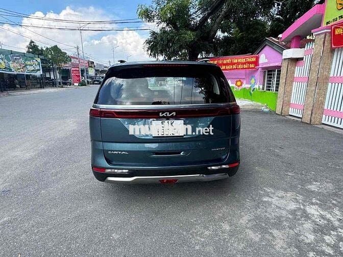 Kia Carnival 2022 2.2D Signature cần bán gấp
