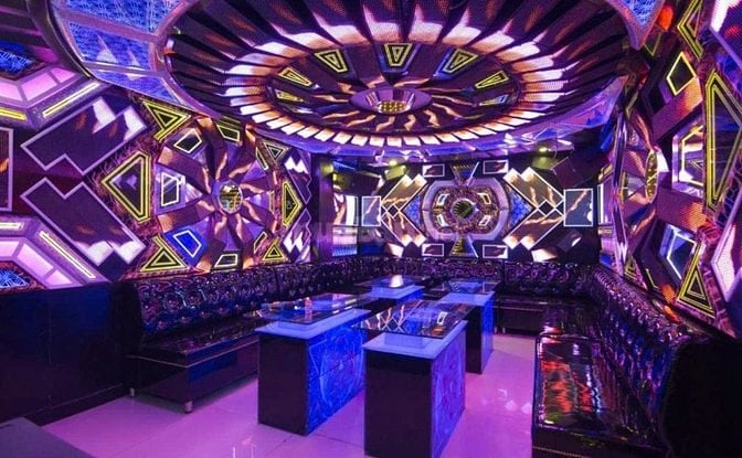 NHÀ HÀNG KARAOKE- HẦM RƯỢU- BAR NHẬT- MASSAGE LUXURY TUYỂN NỮ PHỤC VỤ 