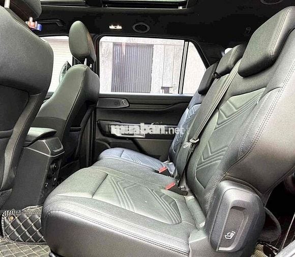 Bán Ford Everest Titanium 2023 xe màu đỏ hiếm