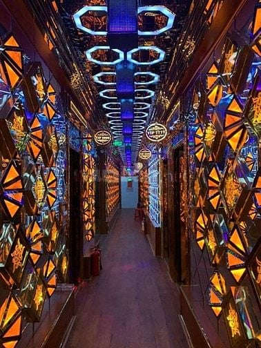 NHÀ HÀNG KARAOKE- HẦM RƯỢU- BAR NHẬT- MASSAGE LUXURY TUYỂN NỮ PHỤC VỤ 