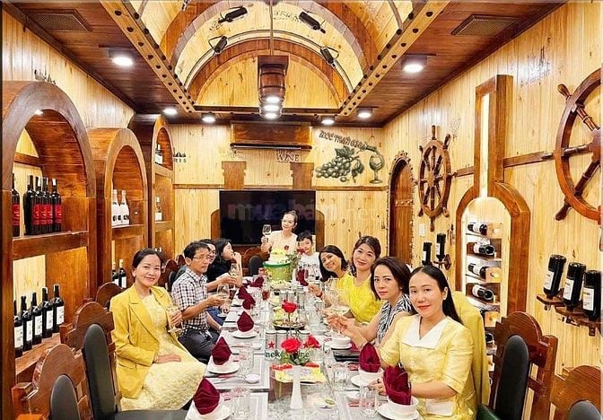 NHÀ HÀNG KARAOKE- HẦM RƯỢU- BAR NHẬT- MASSAGE LUXURY TUYỂN NỮ PHỤC VỤ 