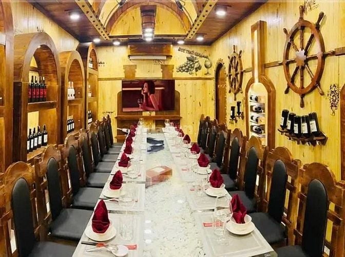 NHÀ HÀNG KARAOKE- HẦM RƯỢU- BAR NHẬT- MASSAGE LUXURY TUYỂN NỮ PHỤC VỤ 