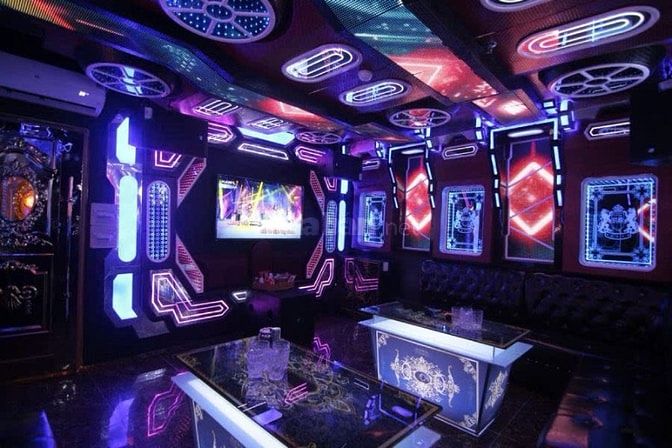 NHÀ HÀNG KARAOKE- HẦM RƯỢU- BAR NHẬT- MASSAGE LUXURY TUYỂN NỮ PHỤC VỤ 