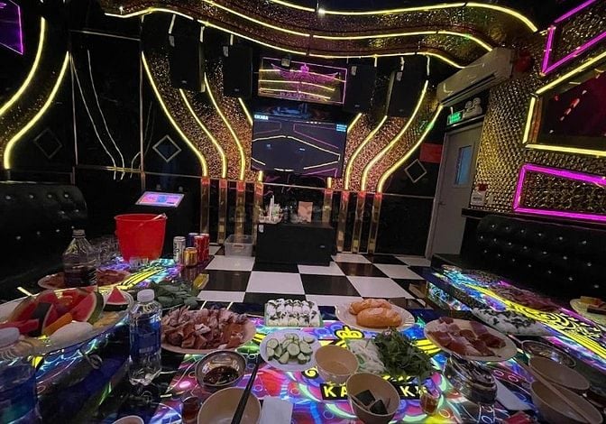 NHÀ HÀNG KARAOKE- HẦM RƯỢU- BAR NHẬT- MASSAGE LUXURY TUYỂN NỮ PHỤC VỤ 