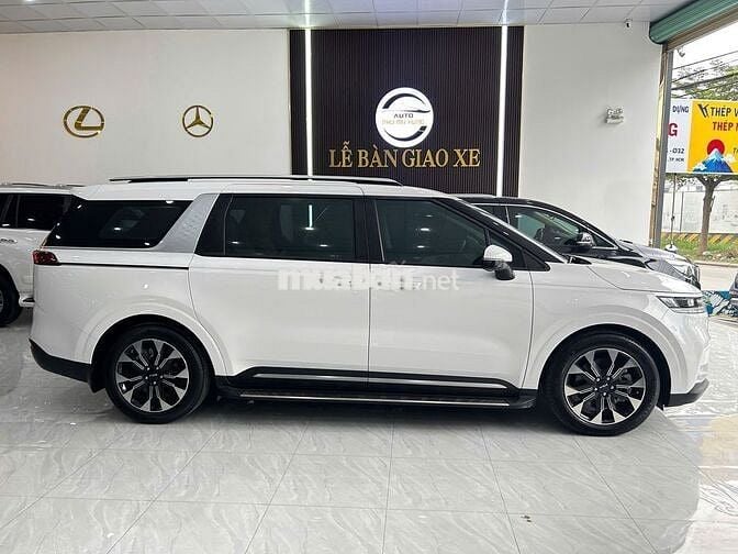 Kia Carnival Luxury 2024 Đi 11.000km Nguyên Seal