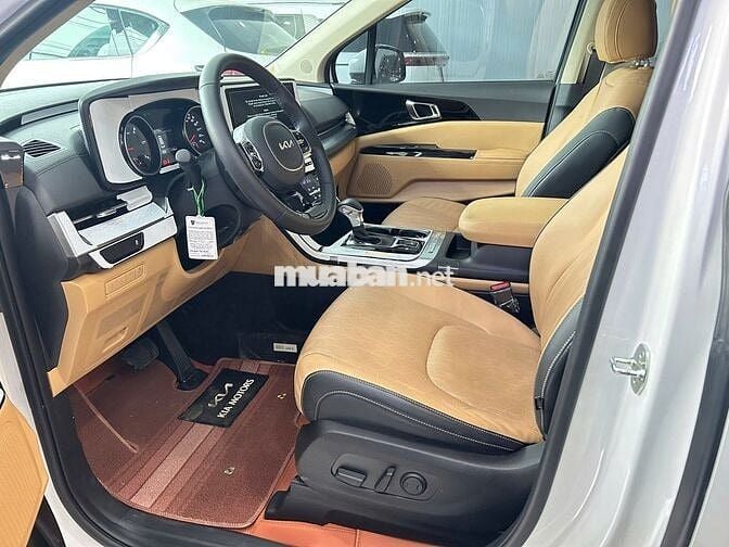 Kia Carnival Luxury 2024 Đi 11.000km Nguyên Seal