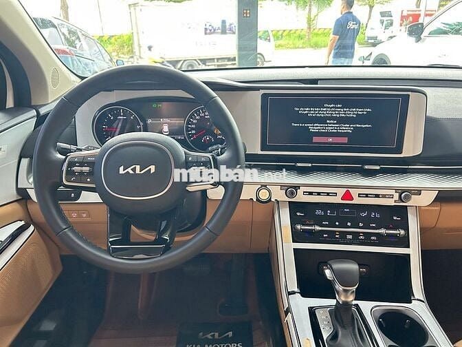 Kia Carnival Luxury 2024 Đi 11.000km Nguyên Seal