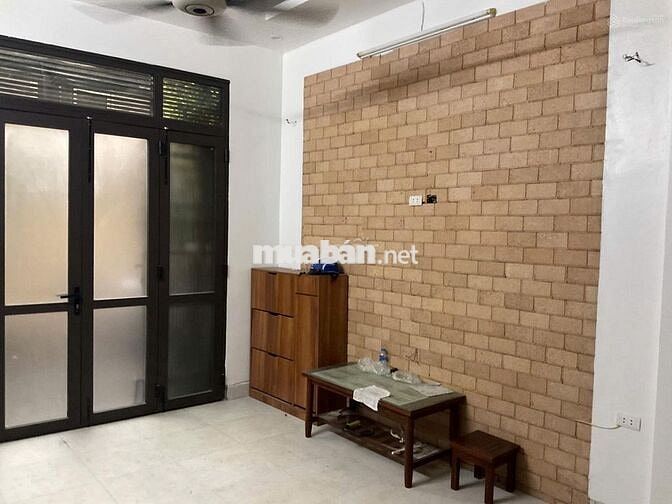 Cho thuê căn nhà riêng ngõ 29 phố Dịch Vọng, Dt 45m2 x 5 tầng có đồ NT