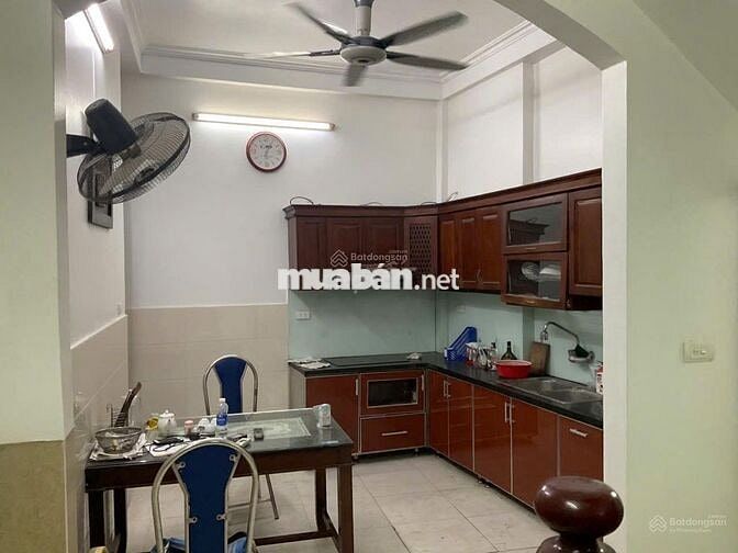 Cho thuê căn nhà riêng ngõ 29 phố Dịch Vọng, Dt 45m2 x 5 tầng có đồ NT