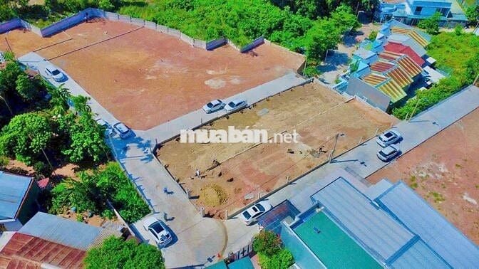 Đất nền kiệt ô tô Thủy Xuân ra bàu vá mất khoảng 5 phút xe máy