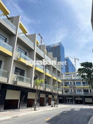 Nhà Phố 1 trệt 3 lầu, Thanh toán 700tr nhận nhà, Sổ hồng sẵn, Nhà sẵn