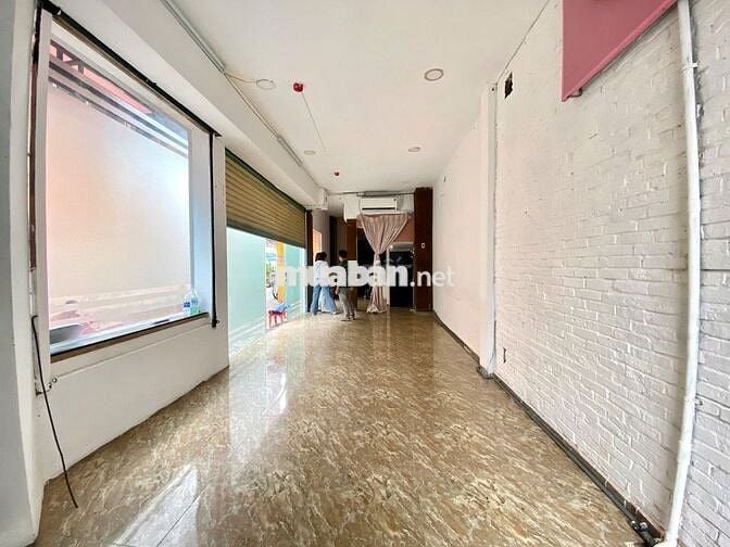 GÓC 2MT CốnG Quỳnh,Q1 ngay trường đại học SKĐA; 3 tầng giá 55tr