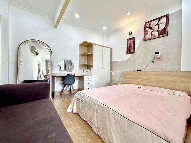 Ban công chill – góc sống Q7 gần Q1 Q4 chỉ 5tr5 đáng đồng tiền.