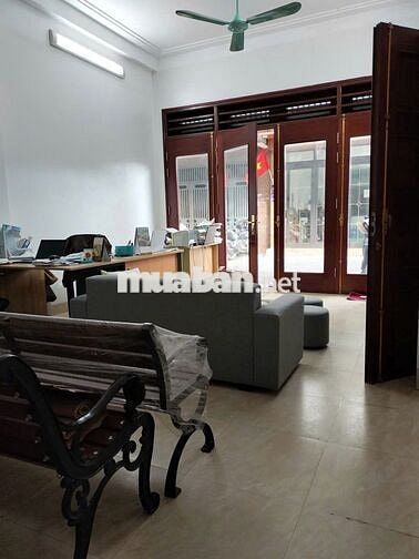 Chính chủ cho thuê văn phòng tại tầng 1 phố Trần Quốc Hoàn, Cầu Giấy