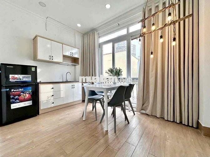 Ban công chill – góc sống Q7 gần Q1 Q4 chỉ 5tr5 đáng đồng tiền.