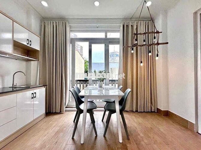 Ban công chill – góc sống Q7 gần Q1 Q4 chỉ 5tr5 đáng đồng tiền.