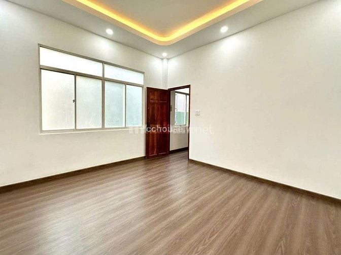 NHÀ NGAY TRUNG TÂM QUẬN 10 – NGANG KHỦNG 12.1M • HẺM XE HƠI • CÁCH MẶT