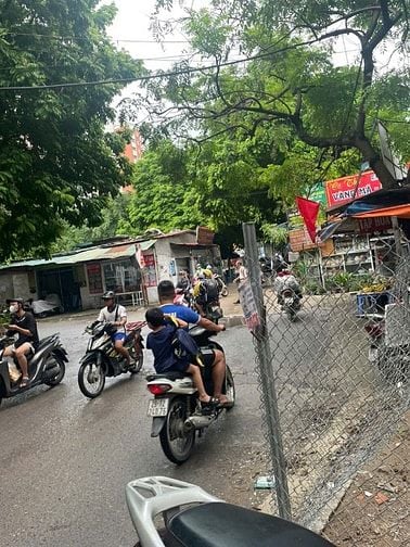 Cho thuê tầng 1, diện tích 35 m2, MT 3,4m, khu Làng Việt Kiều Châu Âu