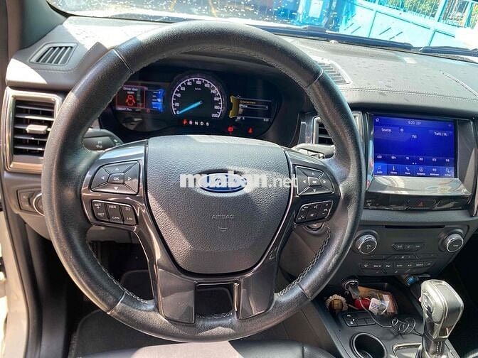 Xe Ford Everest Titamium nhập Thái Trùm Mền