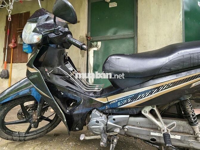 Cần bán xe honda ware Blade 2017