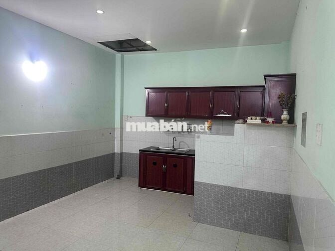 Cho thuê nhà nguyên căn 1T1L, 2PN, 2WC trên dưới.