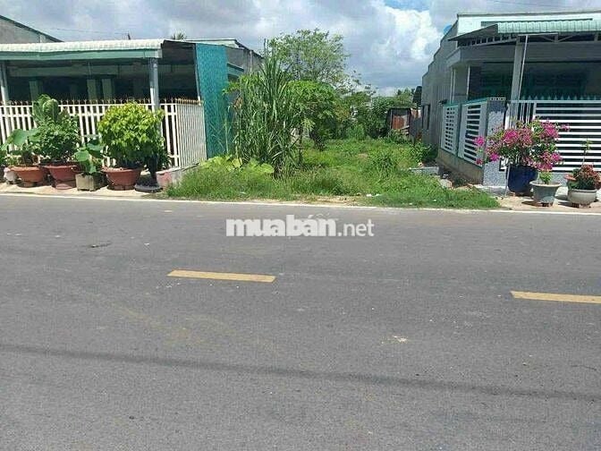 ĐẤT TRUNG TÂM 7x30Mét NỞ HẬU SỔ RIÊNG X.PHƯỚC THẠNH H.GÒ DẦU