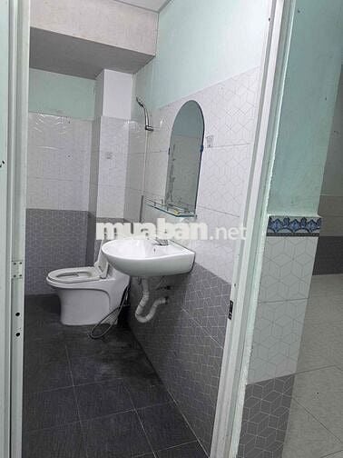 Cho thuê nhà nguyên căn 1T1L, 2PN, 2WC trên dưới.