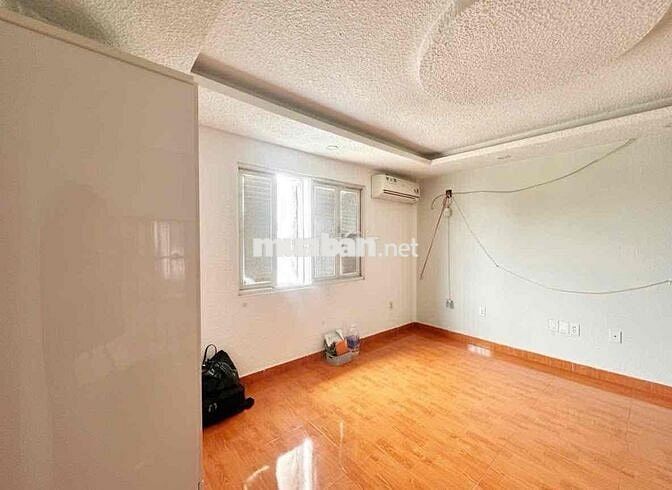 🧧 Nhà cách IUH 300 mét có cửa sổ trời lớn, có ban công thoáng mát
