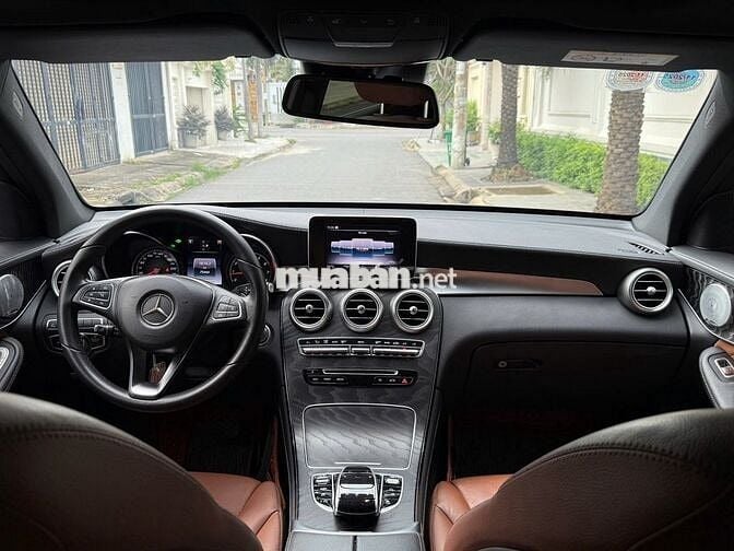 Mercedes Benz GLC 2018 300 4Matic - 70513 km