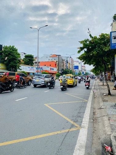 NHÀ MẶT TIỀN CỘNG HÒA, TÂN BÌNH, DT ĐẤT KHỦNG 1.200M², GIÁ 300 TỶ 