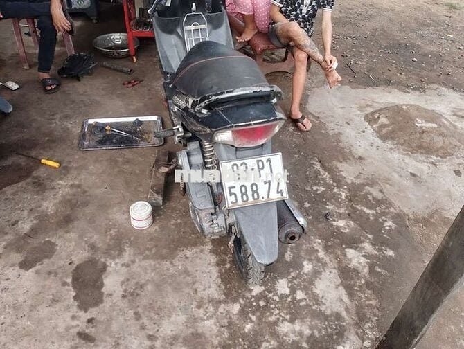 Cần bán gấp xe nhà đang đi