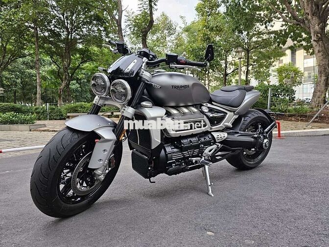 TRIMPH ROCKET 2022 MỚI 99,99%