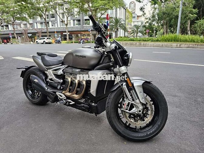 TRIMPH ROCKET 2022 MỚI 99,99%