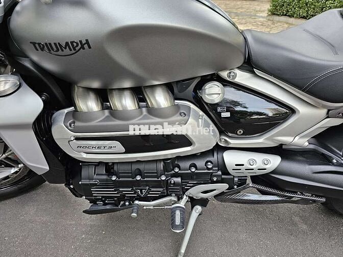 TRIMPH ROCKET 2022 MỚI 99,99%