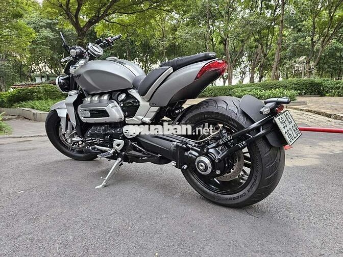 TRIMPH ROCKET 2022 MỚI 99,99%