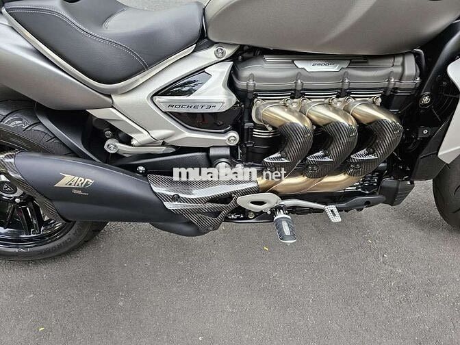 TRIMPH ROCKET 2022 MỚI 99,99%