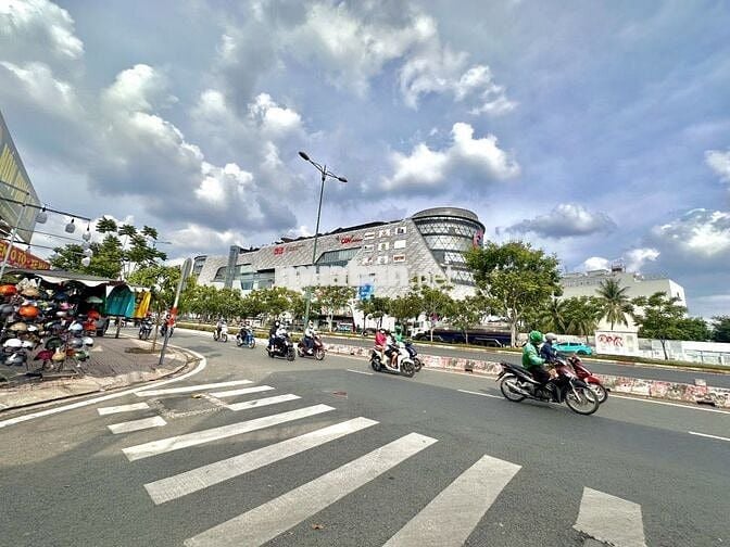 KHU ĐẤT 2 MẶT TIỀN PHẠM VĂN ĐỒNG - NGANG 13M - DT 732M2 CHỈ 130 TỶ TL