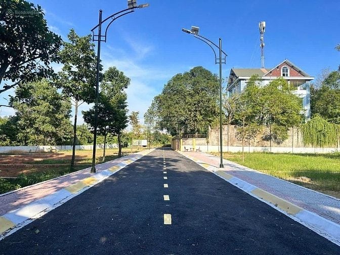 Cần bán gấp lô đất 120m2 thổ cư MT 6m đường trước ôtô tránh. sẵn sổ fu