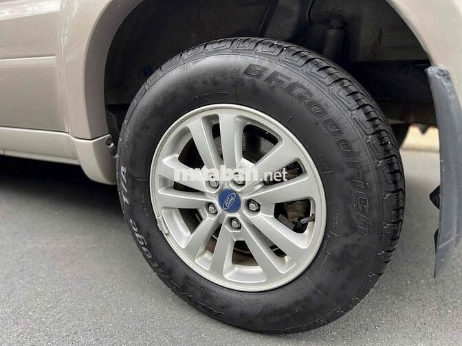 Ford Escape 2009 XLT 2.3L 4x2 AT - 30000 km