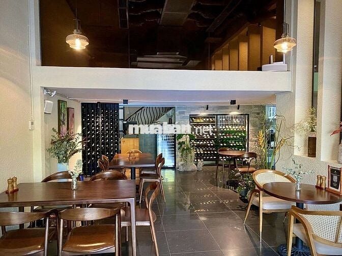 Chính chủ cho thuê nguyên căn vị trí đẹp ngang 8m quận 1