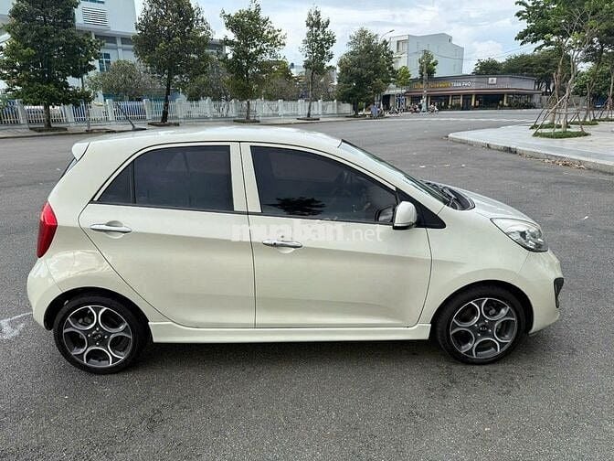 Cần bán xe gia đình đang sử dụng