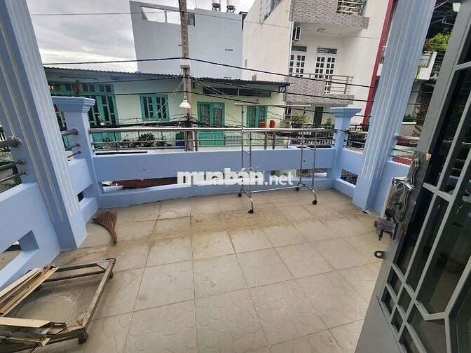 Nhà cho thuê nguyên căn mới sơn sửa .DT 4❌16 +1 lầu 2pn 2wc hẻm ô tô