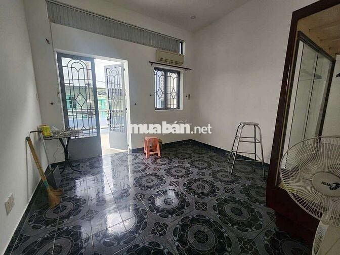 Nhà cho thuê nguyên căn mới sơn sửa .DT 4❌16 +1 lầu 2pn 2wc hẻm ô tô