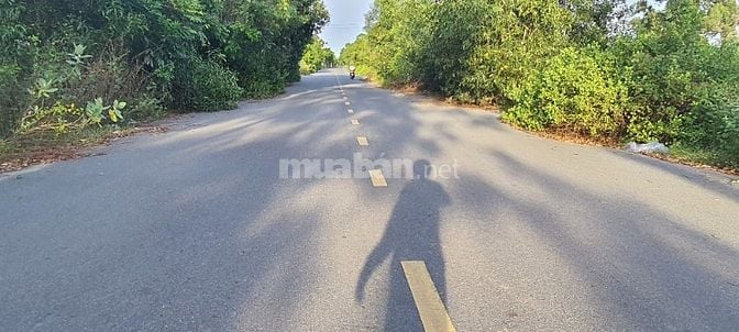 Bán siêu phẩm lô góc 2 mặt tiền đường nhựa lớn.