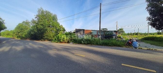 Bán siêu phẩm lô góc 2 mặt tiền đường nhựa lớn.